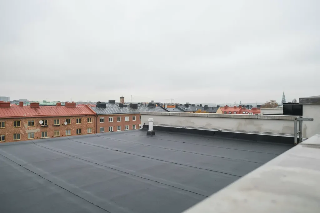 takrenovering med ny underlagspapp i birkastan vasastan